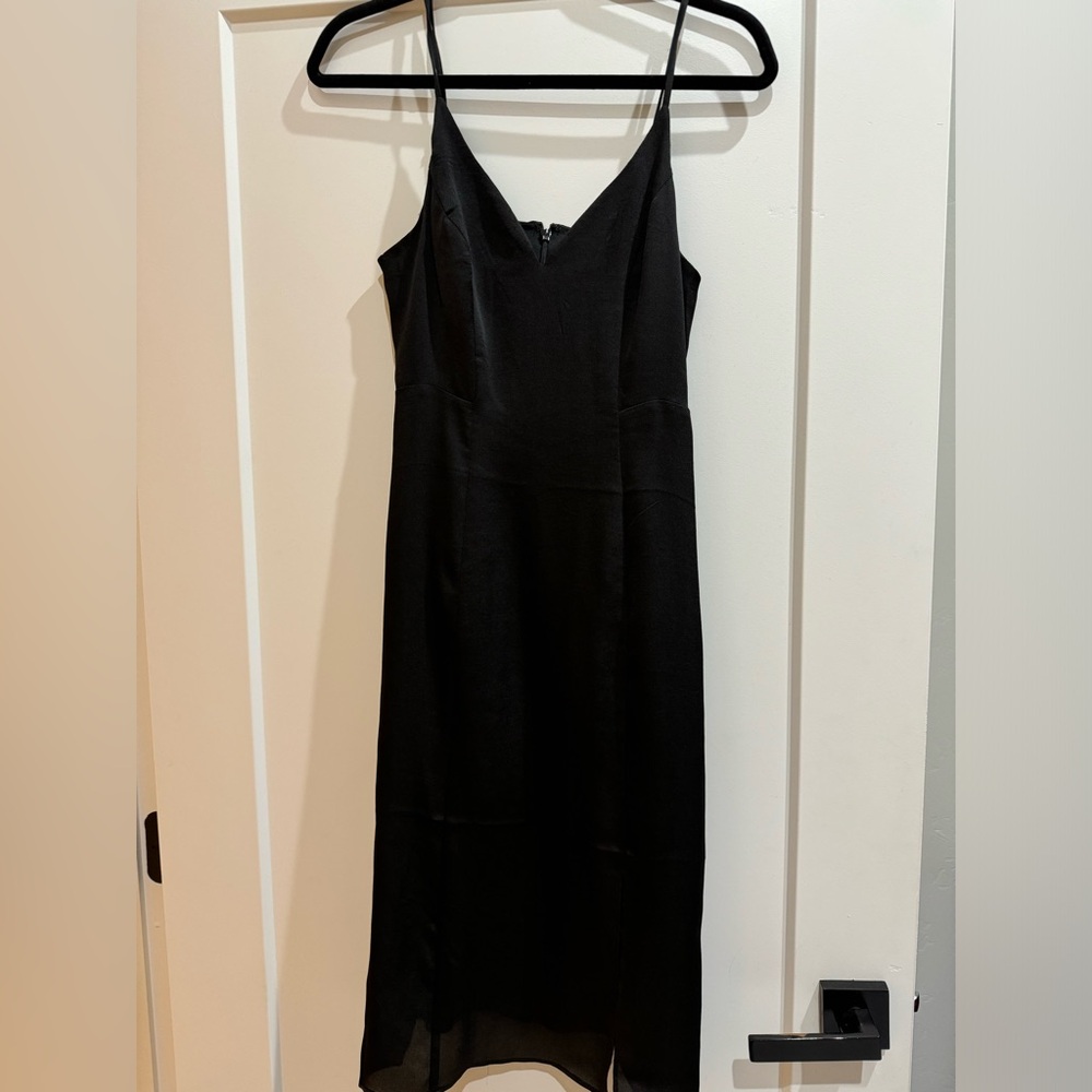 Black v neck dress